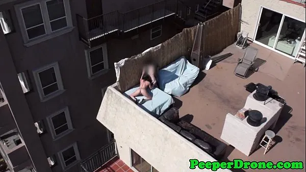 Prikaži Drone films rooftop sex posnetke pogona