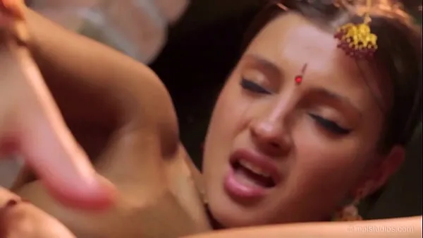 Vis Gorgeous skinny Indian teen erotic dance & finger-fucking drev Clips