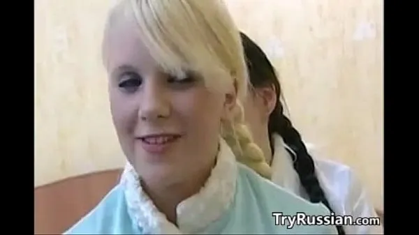 Hot Interracial Russian FFM Threesome meghajtó klip megjelenítése