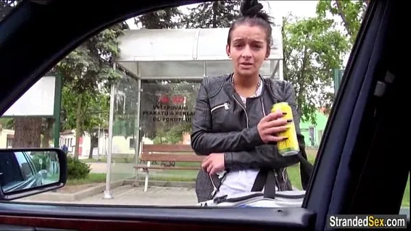 Hiển thị Euro teen Vanessa rides a cock home lái xe Clips