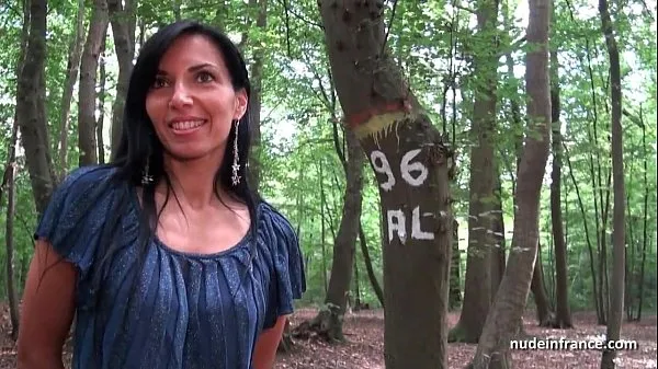 Zobrazit klipy z disku Georgous amateur exhib milf gets rendez vous in a wood before anal sex at home