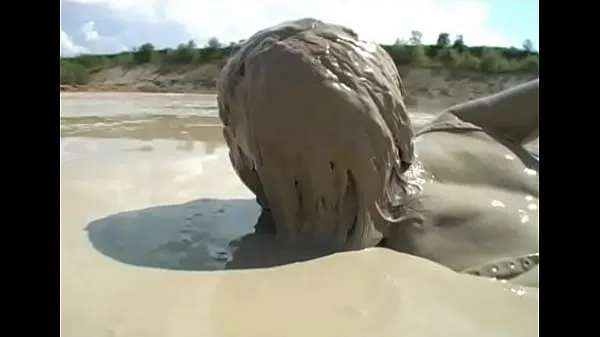 Prikaži Stuck in the Mud posnetke pogona
