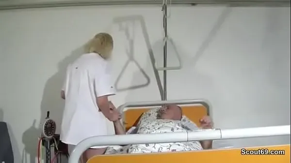 Visa German Nurse seduce to Fuck by old Guy in Hospital who want to cum last time enhetsklipp