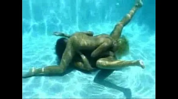 Hiển thị Exposure - Lesbian underwater sex lái xe Clips