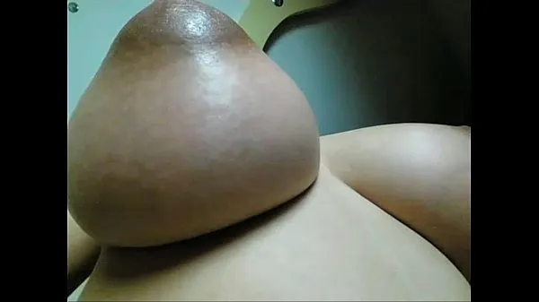 Vis Wife (milf) with huge natural tits recorded live. Visit sexxxcams.eu for more stasjonsklipp