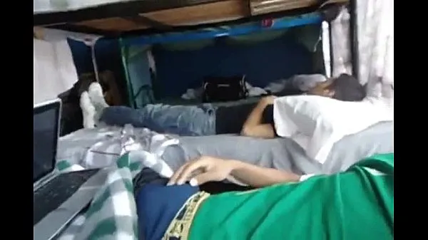 Tampilkan jacking off with friend on the side drive Klip