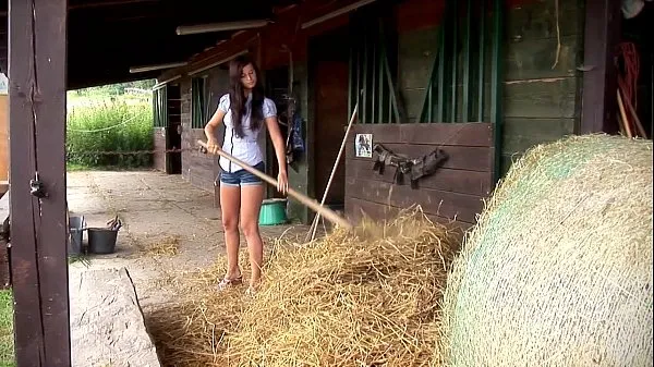 Klipleri Megan Cox Masturbates Outdoors. See Her Getting Hot In The Hay sürücü gösterme