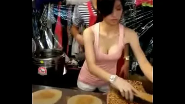 Zobrazit klipy z disku Taiwanese milf sell pancake