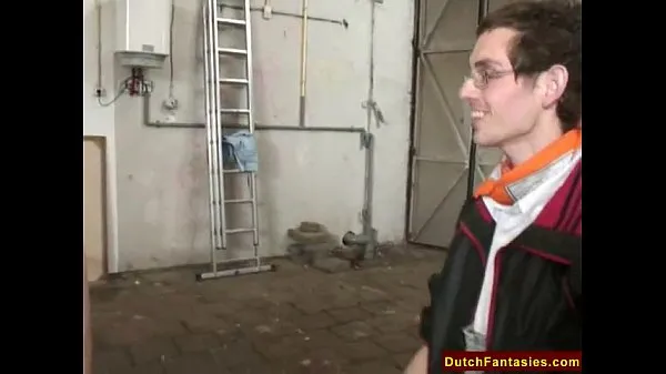 إظهار مقاطع محرك الأقراص Dutch Teen With Glasses In Warehouse