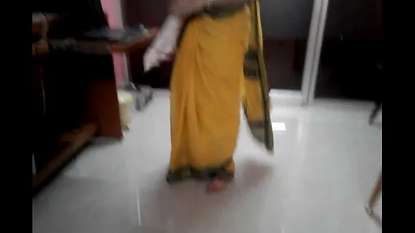 显示Desi tamil Married aunty exposing navel in saree with audio驱动器剪辑