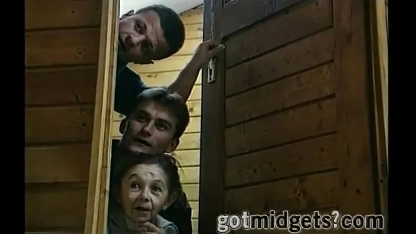 Prikaži Threesome In A Sauna with 2 Midgets Ladies posnetke pogona
