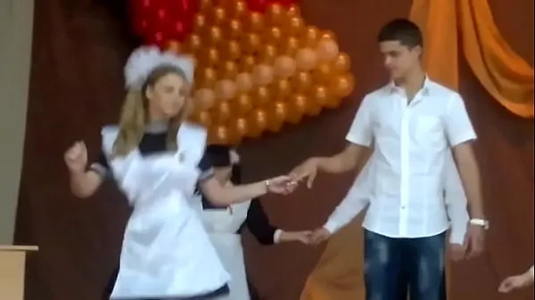 Upskirt russian dance oops meghajtó klip megjelenítése
