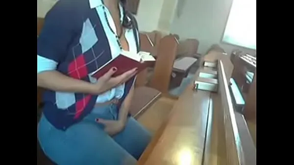 Masturbating In Church meghajtó klip megjelenítése
