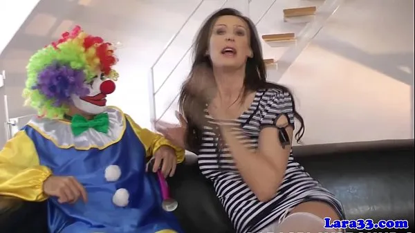 British stockings milf cockriding clown meghajtó klip megjelenítése