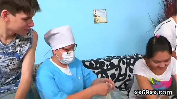 Hiển thị Man assists with hymen physical and drilling of virgin cutie lái xe Clips