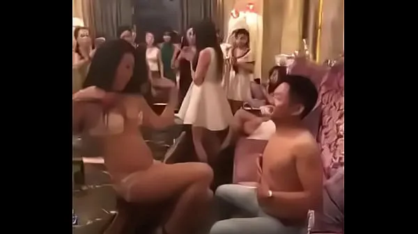 Show Sexy girl in Karaoke in Cambodia drive Clips