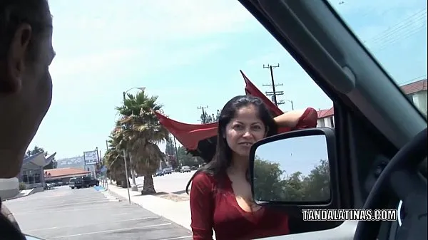 Klipleri Busty slut Evie Delatosso takes a cock in her Latina pussy sürücü gösterme