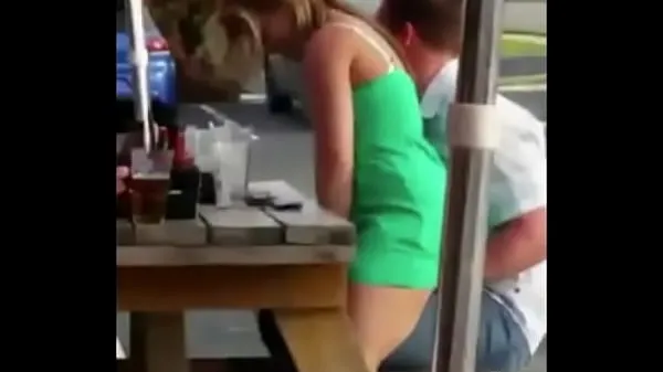 Tunjukkan Couple having sex in a restaurant Klip pemacu