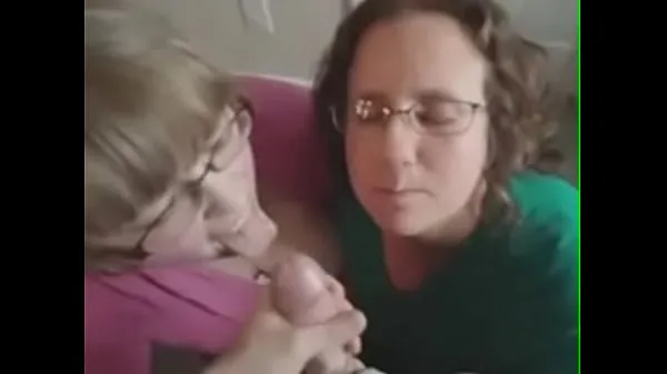 إظهار مقاطع محرك الأقراص Two amateur blowjob chicks receive cum on their face and glasses