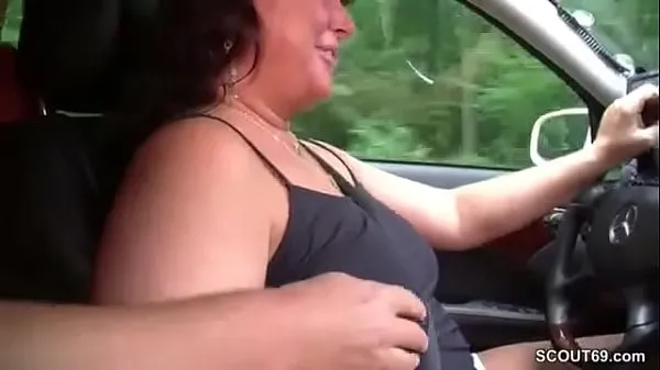 إظهار مقاطع محرك الأقراص MILF taxi driver lets customers fuck her in the car
