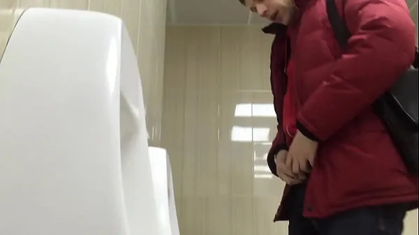 Tunjukkan Spy Russian big dicks at urinal Klip pemacu