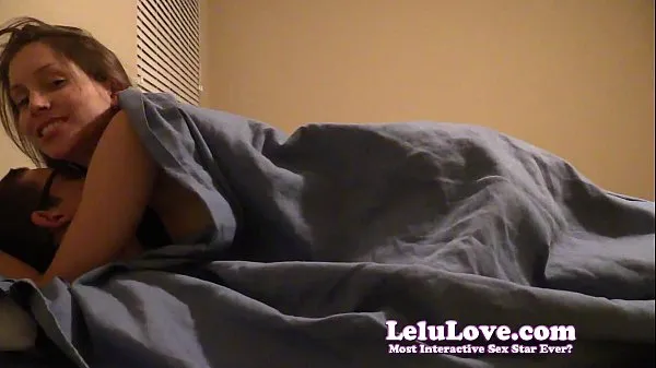Klipleri Amateur couple has barely covered sex next to roommate in bed sürücü gösterme