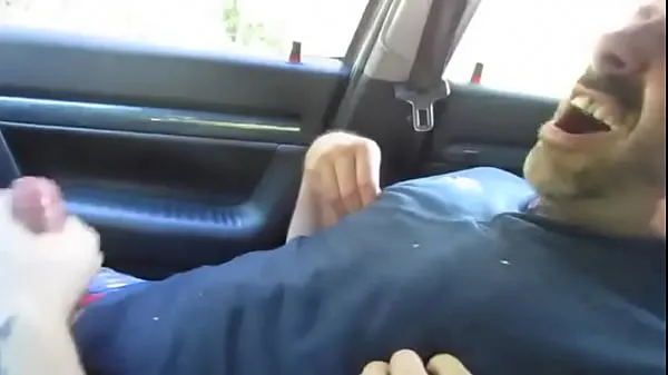 Εμφάνιση κλιπ μονάδας δίσκου helping hand in the car