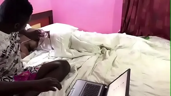 Visa Kingtblak having sex with ladygold masked. Very old video enhetsklipp