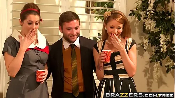 Brazzers - Big Tits at Work - Interoffice Intercourse scene starring Monique Alexander & Danny meghajtó klip megjelenítése