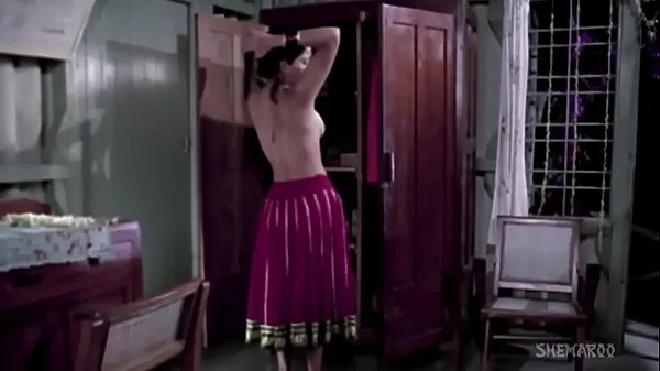 Prikaži Various Indian actress Topless & Nipple Slip Compilation posnetke pogona