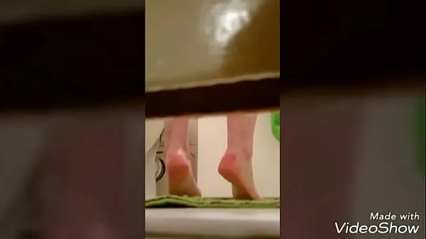 Prikaži Voyeur twins shower roommate spy posnetke pogona