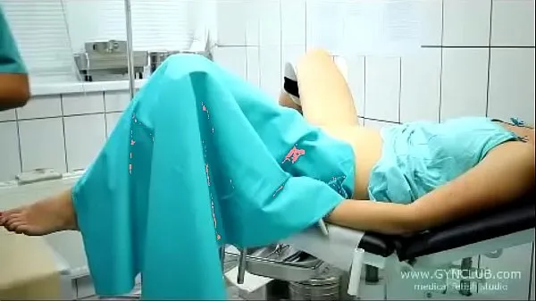 Visa beautiful girl on a gynecological chair (33 enhetsklipp