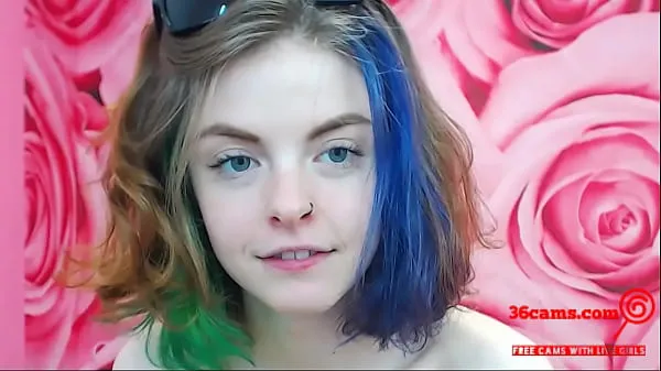 Tunjukkan Hot Tattooed Girl with Dyed Hair Masturbate Klip pemacu