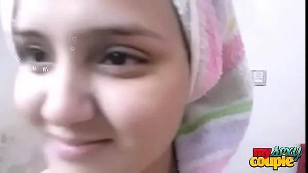 Visa Indian Big boobs Bhabhi Sonia After Shower STRIPS for Husband enhetsklipp