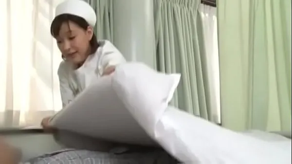 إظهار مقاطع محرك الأقراص Sexy japanese nurse giving patient a handjob