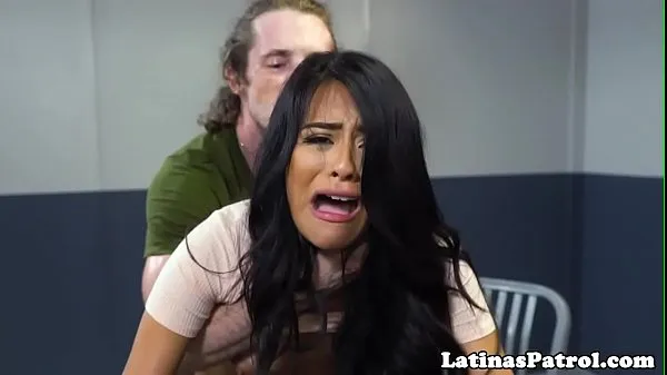 Undocumented latina drilled by border officer 드라이브 클립 표시