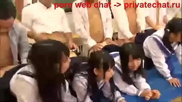 Tunjukkan yaponskie shkolnicy polzuyuschiesya gruppovoi seks v klasse v seredine dnya (1 Klip pemacu