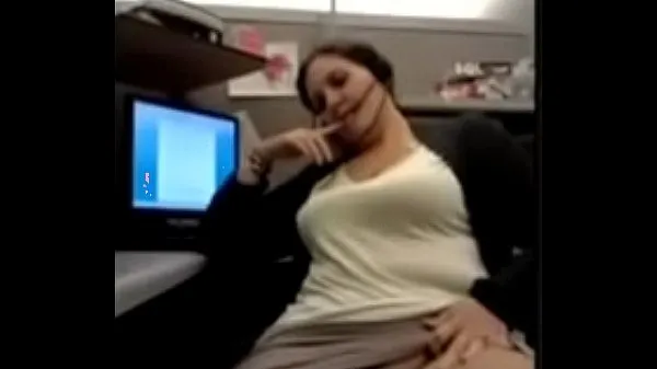 Klipleri Milf On The Phone Playin With Her Pussy At Work sürücü gösterme