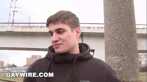 GAYWIRE - Getting Anal From A Dude On The Rooftop Out In Public meghajtó klip megjelenítése