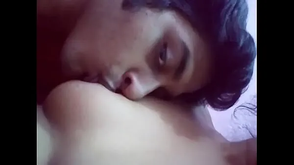 Visa Boyfriend eating his his girlfriend's enhetsklipp
