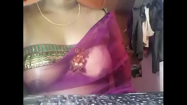 Näytä Indian aunty showed tits on chat ajoleikettä