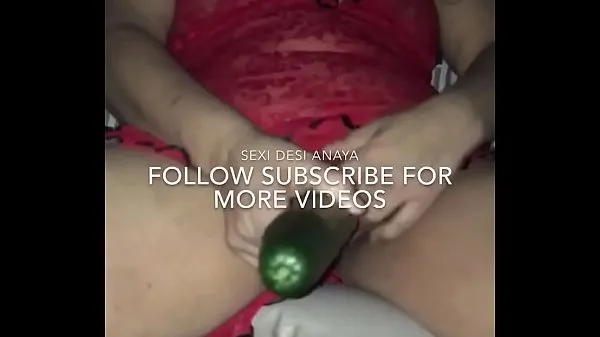 Vis Bollywood Indian desi actress puts 14 inch cucumber up her pussy stasjonsklipp