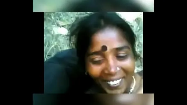 Vis indian village women fucked hard with her bf in the deep forest stasjonsklipp