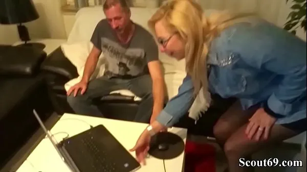 German step Mom Caught Bro Jerking and Helps him with Fuck 드라이브 클립 표시