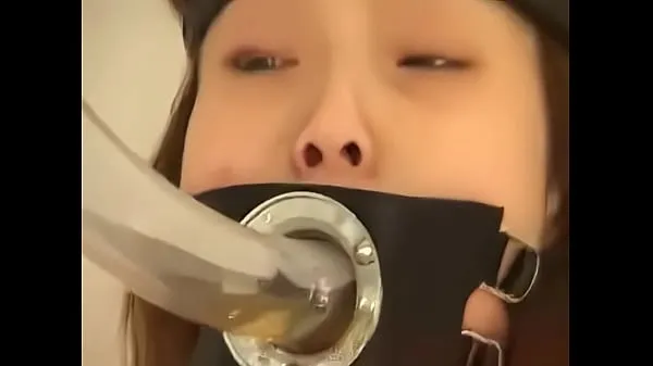 Japanese slave eats s. on bondage meghajtó klip megjelenítése