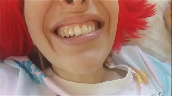 Εμφάνιση κλιπ μονάδας δίσκου Chantal lets you explore her mouth: teeth, saliva, gums and tongue .. would you like to go in