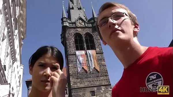 Visa HUNT4K. Nerdy cuckold watches girlfriend fucked by muscular stranger enhetsklipp