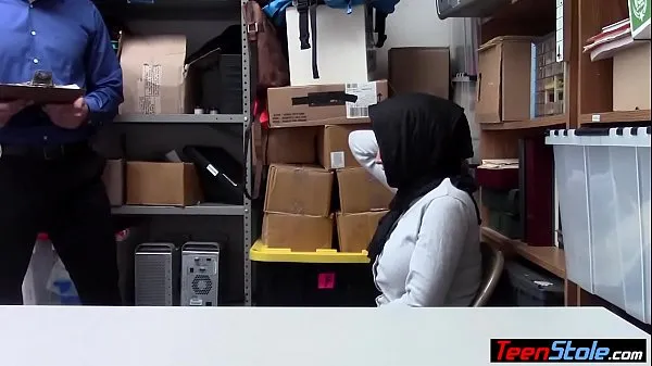 Εμφάνιση κλιπ μονάδας δίσκου Huge titted muslim teen thief fucked hard by a mall cop