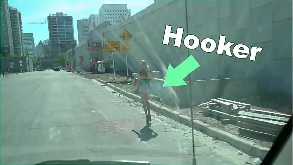 Vis BANGBROS - The Bang Bus Picks Up A Hooker Named Victoria Gracen On The Streets Of Miami drev Clips