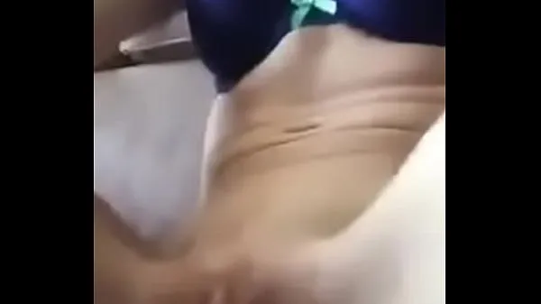 Visa Young girl masturbating with vibrator enhetsklipp